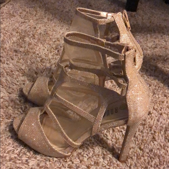 Shimmer gold heels - Picture 3 of 3